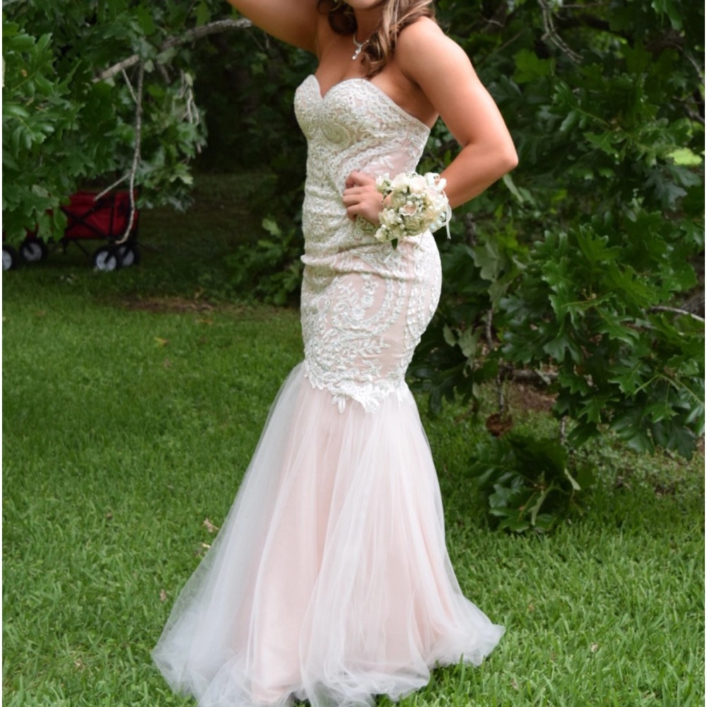 Beautiful GIGi mermaid style jeweled dress Size 2